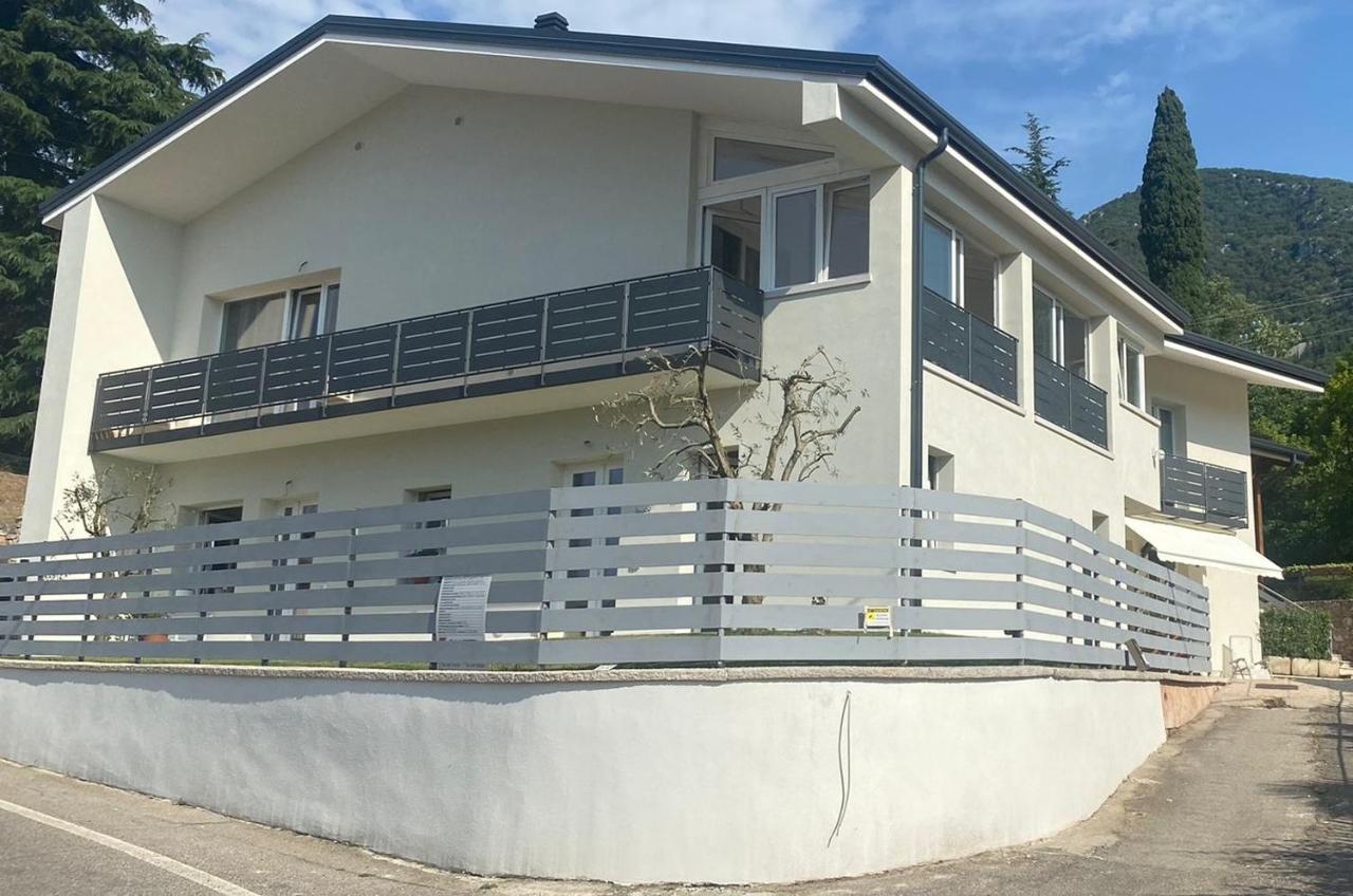 Garda 33 Caprino Veronese Leilighet Eksteriør bilde